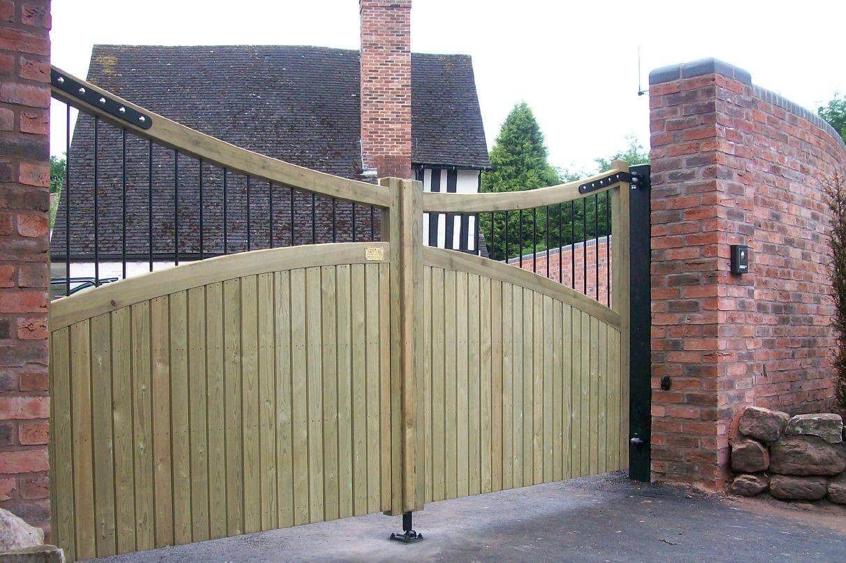 Residential timber gating Cambridgeshire